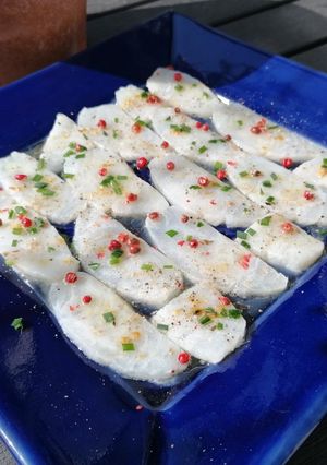 Une photo de Carpaccio de cabillaud au gingembre