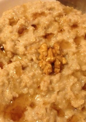 A picture of Maple-Walnut Oatmeal.