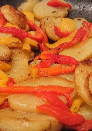 A picture of Buttery Potatoes And Red Peppers.