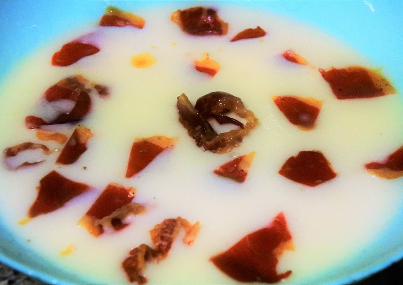 Sopa de melón con jamón serrano crujiente