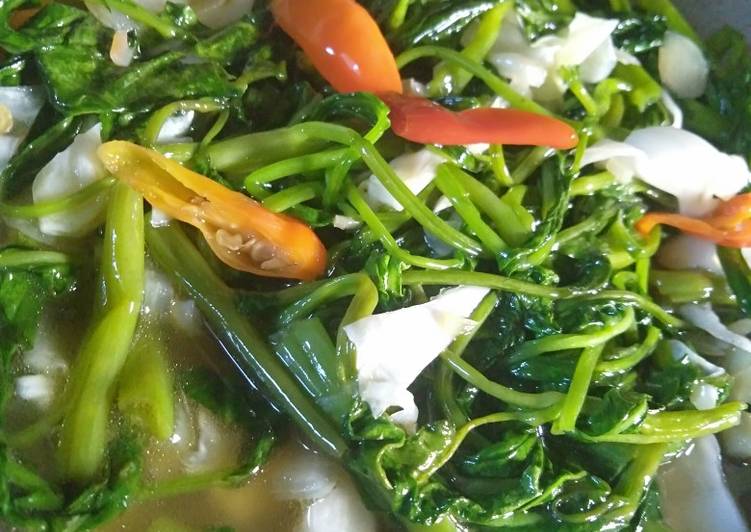 7. Tumis kangkung simpel