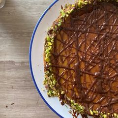 A picture of Pistachio Cheesecake (to die for!).