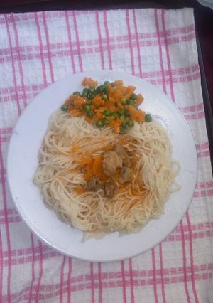 A picture of Supperghetti with beef stew and fried vegetables.