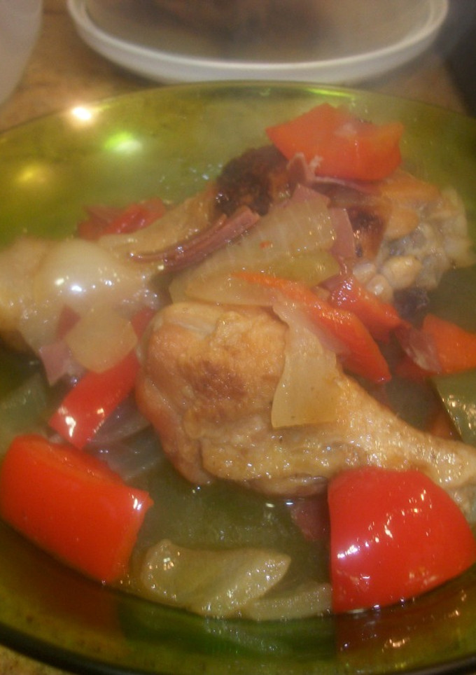 Una foto de Pollo al chilindrón