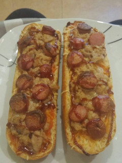 Una foto de Paninis de Atún con Frankfurt