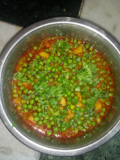 A picture of Matar paneer.