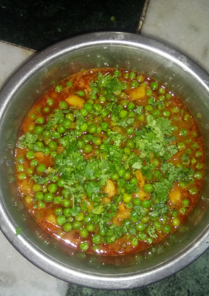 A picture of Matar paneer.