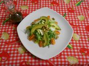 Una foto de ensaladas de lechuga