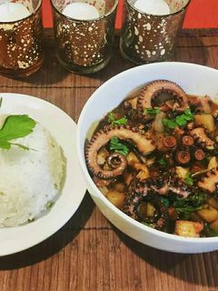 Una foto de Cazuela de pulpo y almejas