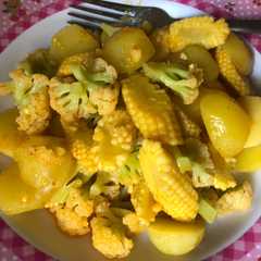 รูปของ Potato with baby corn and cauliflower sauce by butter and chili sauce