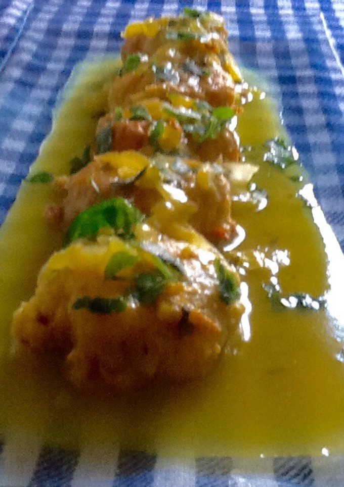 Una foto de Albóndigas de bacalao en salsa verde