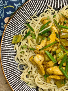 A picture of Mango Habanero Chicken with Olio Spaghetti 🍝.