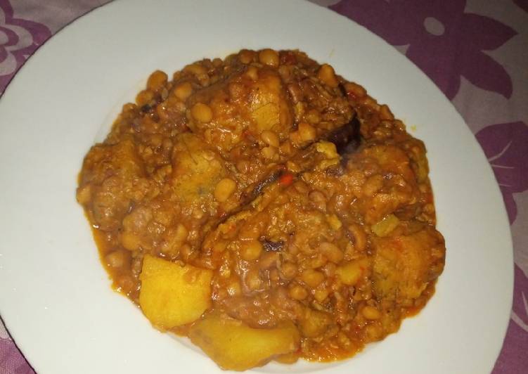 Bean pottage with plantain, Irish and sweet potatoes