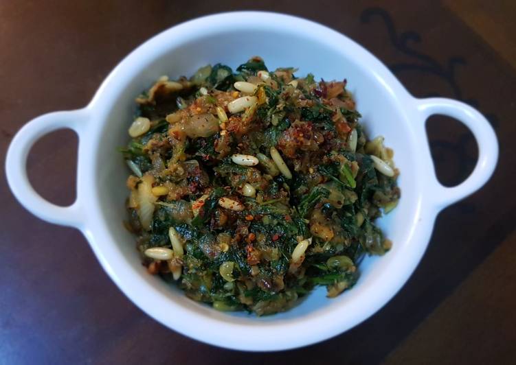 Easiest Way to Prepare Any-night-of-the-week Spinach-pine nuts (palak chilgoza)