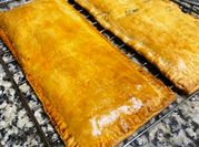 Una foto de masa preparada para empanadas