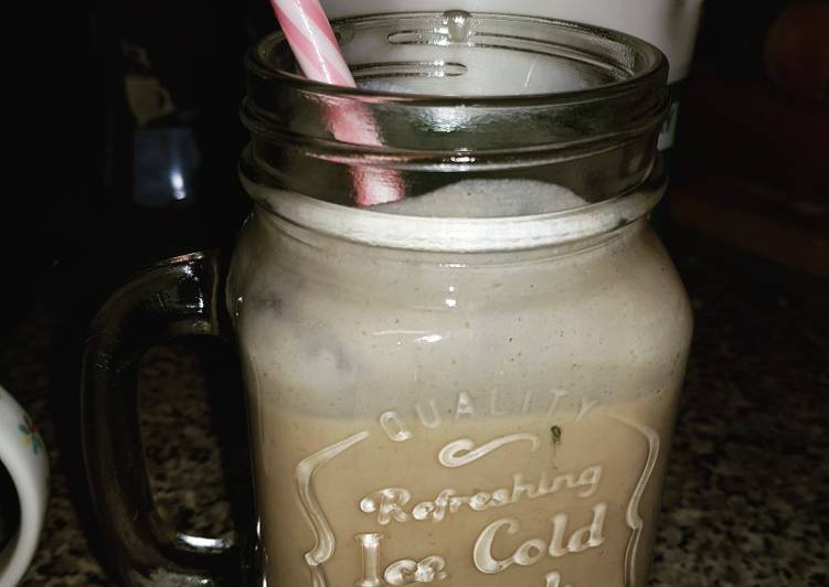 Simple Way to Make Homemade Peanut butter and Banana smoothie