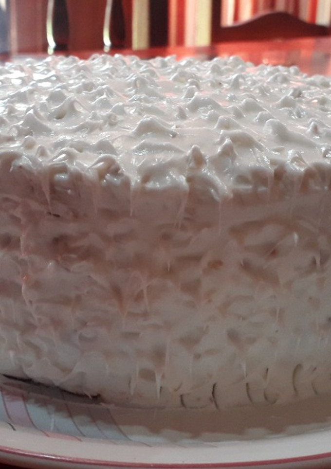 Una foto de Torta de cumpleaños: duraznos con crema y dulce de leche