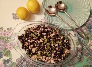 Foto di Insalata di Riso Venere Zucchine e Salmone Fresco