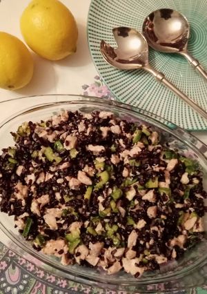 Foto di Insalata di Riso Venere Zucchine e Salmone Fresco