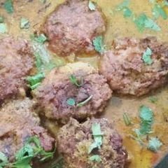 A picture of Papite ki kofte curry.