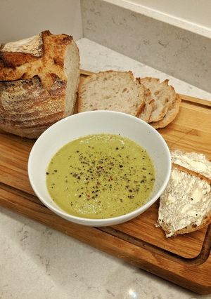 A picture of Cheesy Leek Soup.