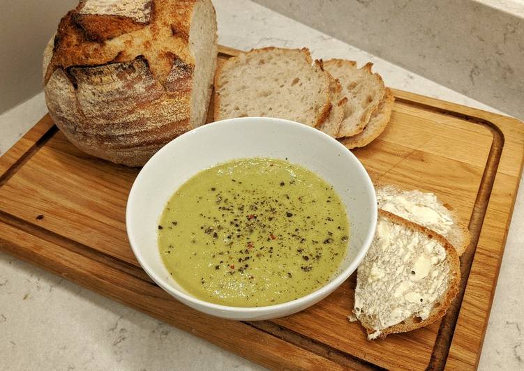 The BEST of Cheesy Leek Soup