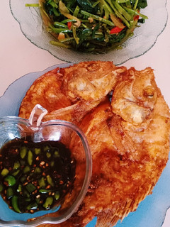 Foto resep Tumis Kangkung dan Ikan Nila Goreng Tepung