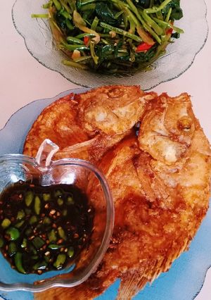 Foto resep Tumis Kangkung dan Ikan Nila Goreng Tepung