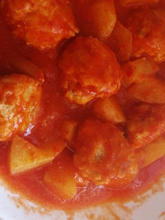 Una foto de Albóndigas en salsa con Mambo