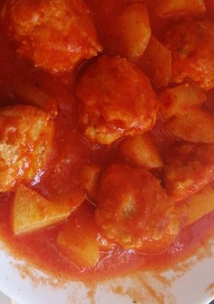 Una foto de Albóndigas en salsa con Mambo