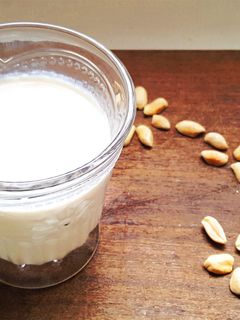 Una foto de Leche de cacahuate (Maní): Muy fácil y con todos los trucos para que salga perfecta! (Leche vegetal / vegana / deslactosada)