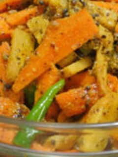 ओल्या हळदीचे लोणचे (olya haldiche lonche recipe in marathi) रेसिपी चे मुख्य फोटो 