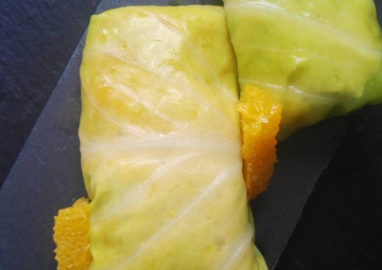 Wraps de couve com frango e manga