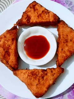 स्टफ्ड ब्रेड पकौड़े (stuffed bread pakoda recipe in hindi) रेसिपी मुख्य फोटो