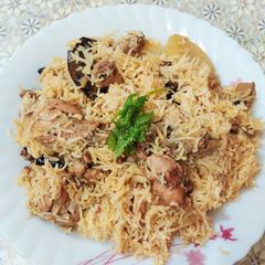 A picture of Yakhni Pulao.