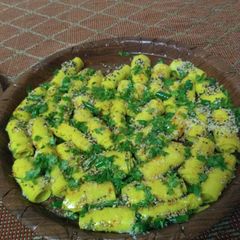 A picture of Gujrati khandvi.