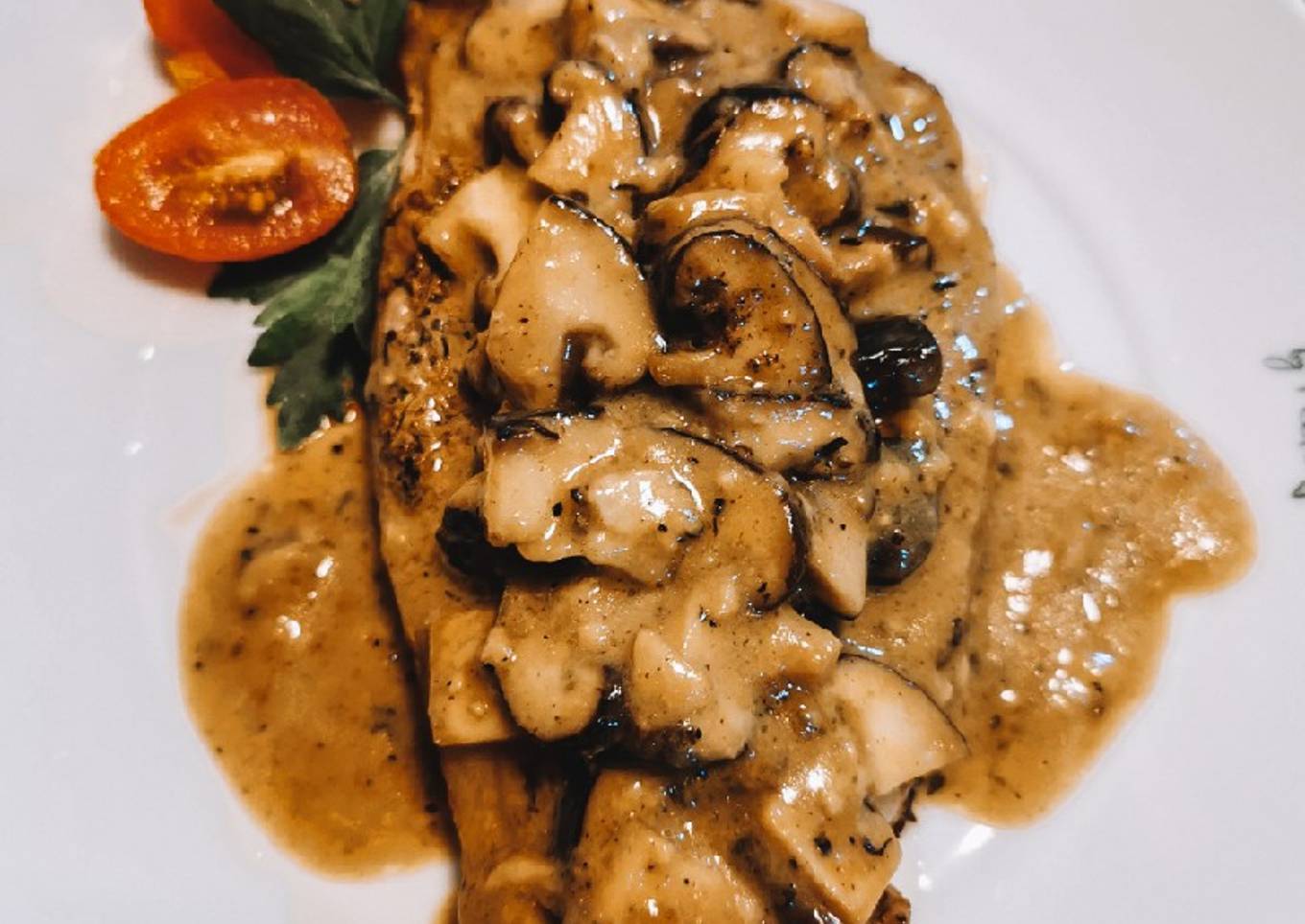 🇺🇸 Beef Steak With Creamy Mushrooms Sauce