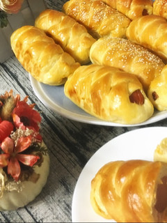 Hình của món Bánh mỳ cuộn xúc xích.