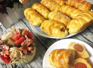 Hình của món Bánh mỳ cuộn xúc xích.