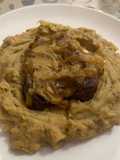 Tapa de asado con salsa de mostaza y puré de papas