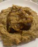Tapa de asado con salsa de mostaza y puré de papas