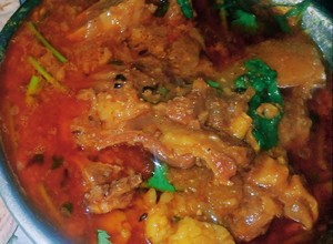 A picture of Papaya mutton curry with Bengali style.