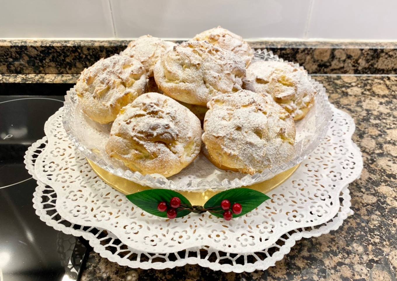 Pasteles esponjosos con manzana y plátano, sin gluten