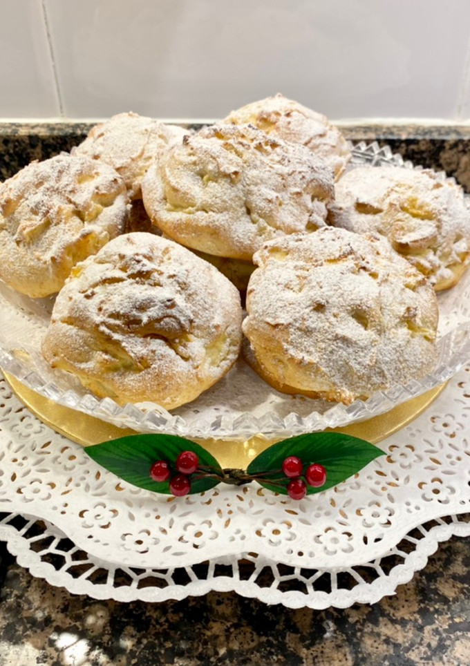 Una foto de Pasteles esponjosos con manzana y plátano, sin gluten