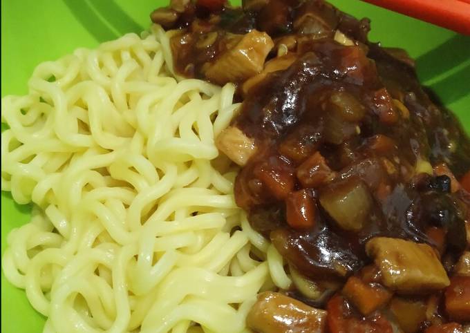 Mie Ayam kecap atau Jjangmyoen ala weekend