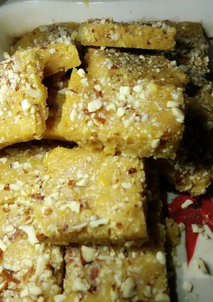 A picture of Besan barfi.