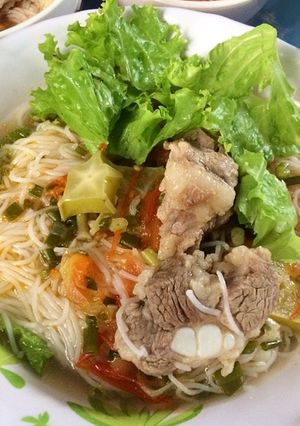 Hình của món Bún sườn chua cay.