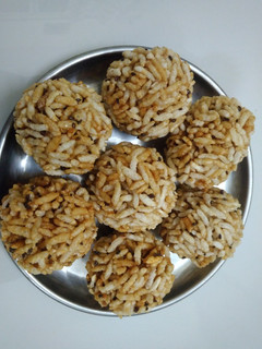 பொறி உருண்டை (pori urundai recipe in Tamil) செய்முறை முக்கிய புகைப்படம்