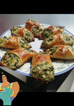 Una foto de Empanadas de Kronk 🥬🍗
