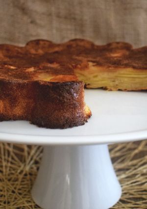 Une photo de Gâteau invisible aux pommes et sa crème caramel au beurre salé#mars
